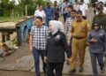 Komisi 1 Dan Anggota Banggar DPRD Tanjabtimur Tinjau Jembatan Muara Sabak Pasca Insiden Tabrakan Kapal 